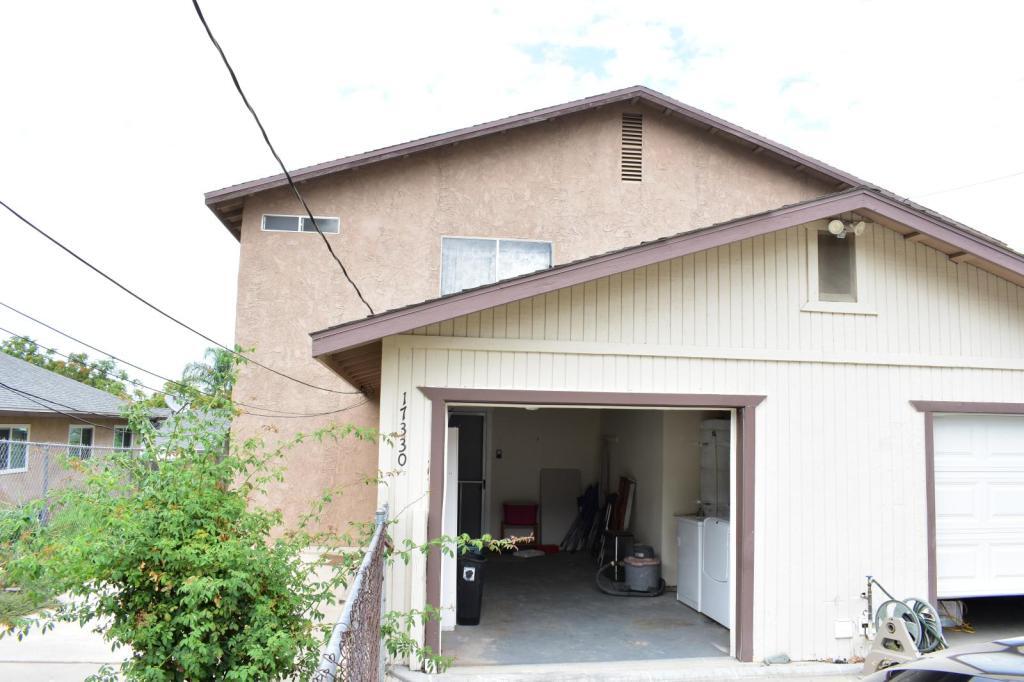 17330 Curtis Ave in Lake Elsinore, CA - Foto de edificio