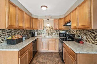71 Silver Lake Ave, Unit 71 silver lake in Newton, MA - Building Photo - Building Photo