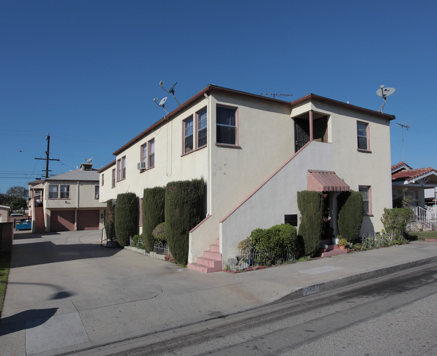 7007 Plaska Ave in Huntington Park, CA - Building Photo