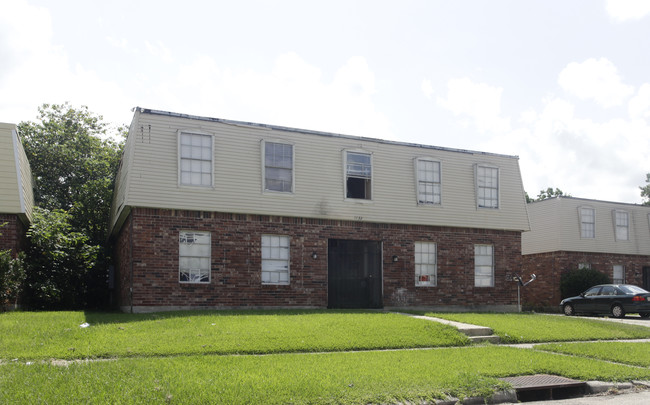 1132 N Donmoor Ave in Baton Rouge, LA - Building Photo - Building Photo