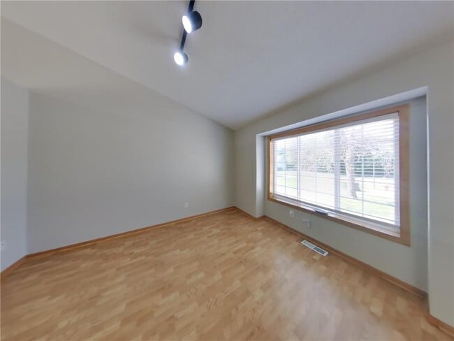2739 Zumbrota Cir NE in Minneapolis, MN - Building Photo - Building Photo