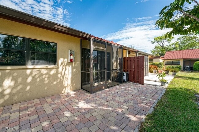 2009 Pine Isle Ln in Naples, FL - Building Photo - Building Photo