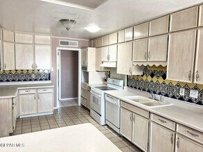 9508 Gairloch Dr in El Paso, TX - Building Photo - Building Photo