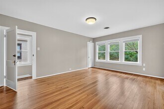 2343 Wroxton Rd in Houston, TX - Foto de edificio - Building Photo