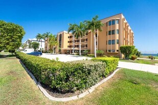 1601 Park Beach Cir in Punta Gorda, FL - Building Photo