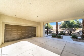 2555 Hampton Rd in Henderson, NV - Foto de edificio - Building Photo