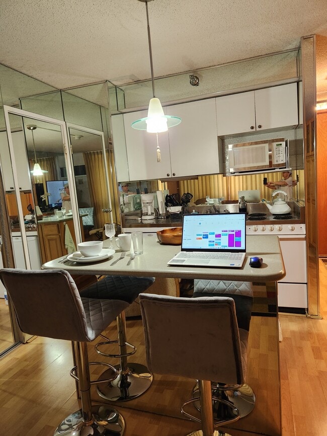 300 Wai Nani Way, Unit KT 1020 in Honolulu, HI - Foto de edificio - Building Photo