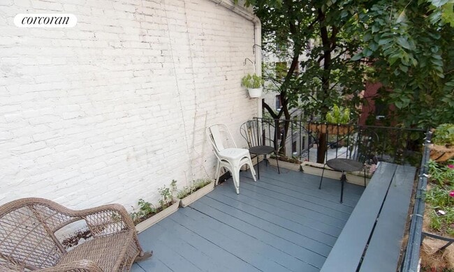 310 W 89th St