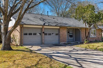 2507 Broken Oak Dr in Austin, TX - Building Photo - Building Photo