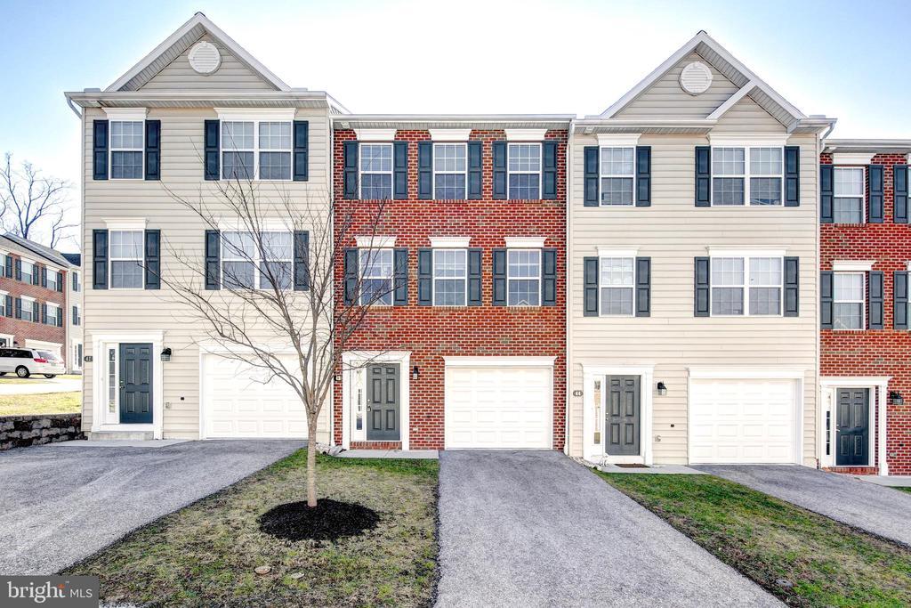 13 Mustang Dr in Hanover, PA - Building Photo