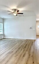 413 S Davis St in Dallas, NC - Foto de edificio - Building Photo