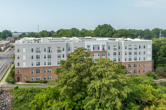 First Street Place in Greenville, NC - Foto de edificio - Building Photo