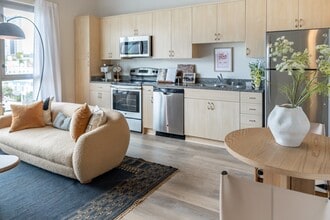Nova Apartment Homes in San Diego, CA - Foto de edificio - Building Photo