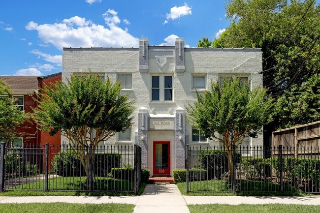 property at 808 Sul Ross St