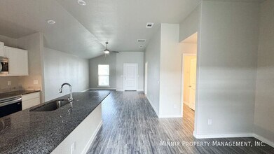 3219 Abbeville Ave in Wolfforth, TX - Foto de edificio - Building Photo