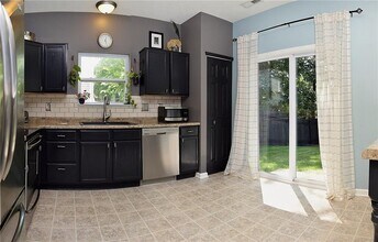 10655 Trailwood Dr in Fishers, IN - Building Photo - Building Photo