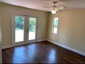 580 5th St SW in Naples, FL - Foto de edificio - Building Photo