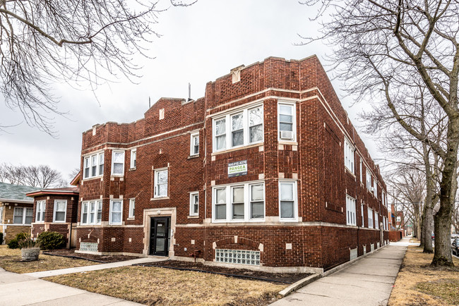 8200 S Clyde Ave in Chicago, IL - Building Photo - Building Photo