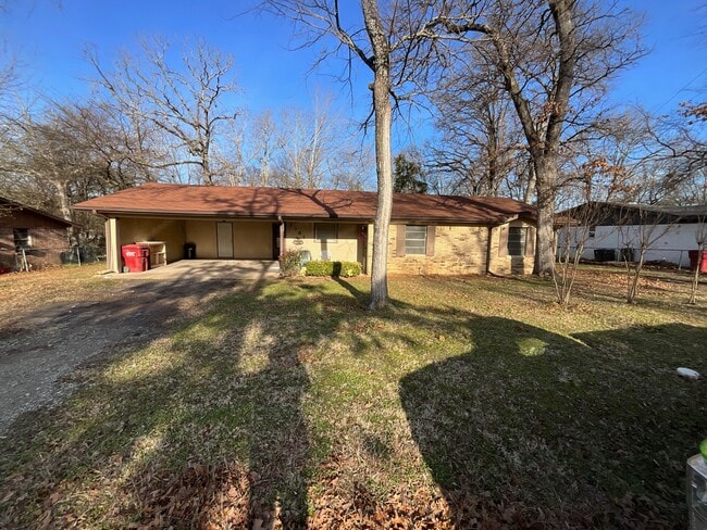 1361 Shady Ln in Canton, TX - Foto de edificio - Building Photo