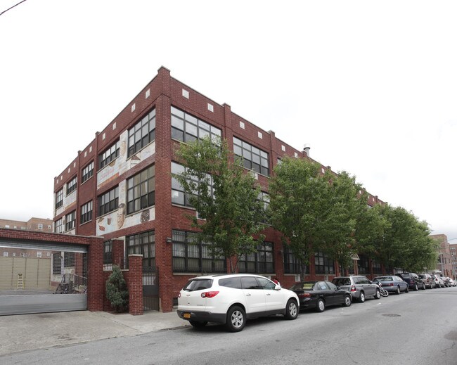 64-78 W 9th St in Brooklyn, NY - Foto de edificio - Building Photo
