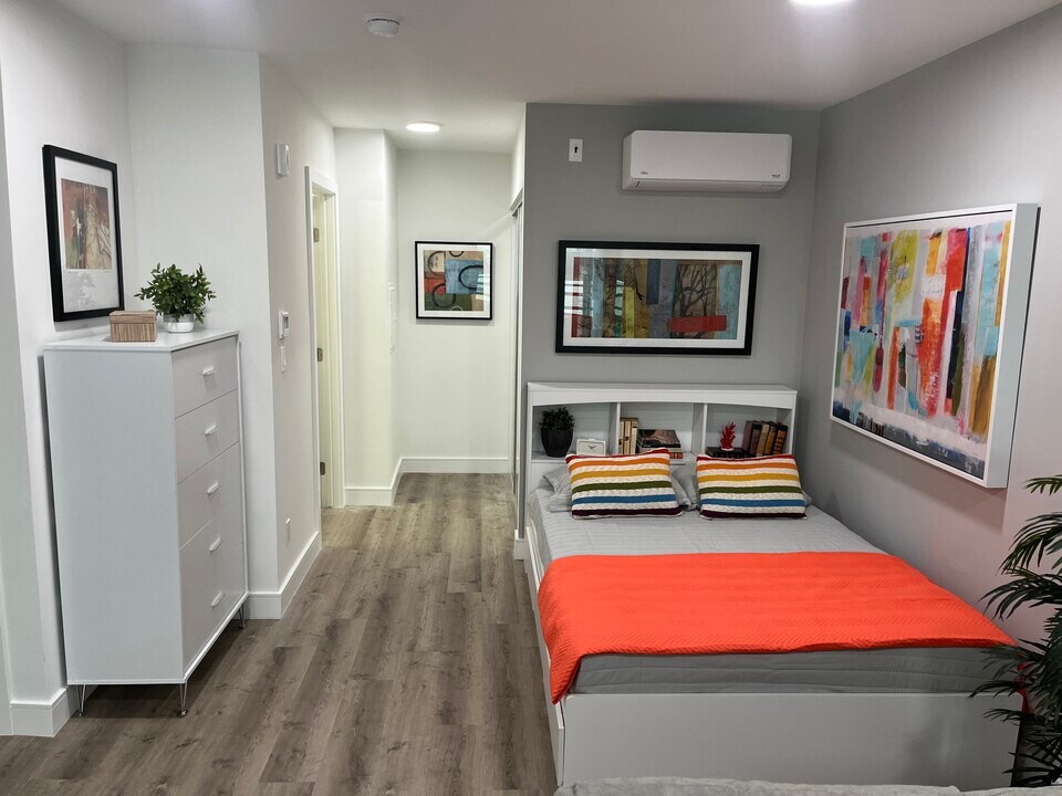 Kingsley Diplomat Apartments in Los Angeles, CA - Building Photo