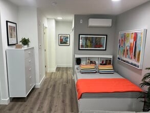 Kingsley Diplomat Apartments in Los Angeles, CA - Building Photo - Building Photo