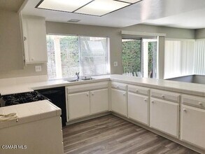 137 Los Vientos Dr in Thousand Oaks, CA - Building Photo - Building Photo