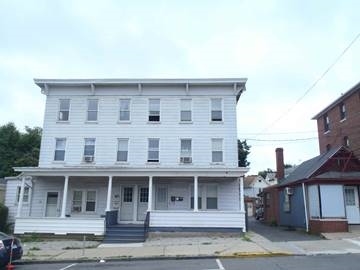 17 Rappallo Ave in Middletown, CT - Foto de edificio