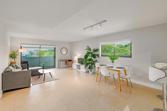 Orduna Court in Coral Gables, FL - Building Photo - Building Photo