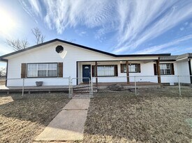 1654 Ponderosa Rd in Ardmore, OK - Building Photo