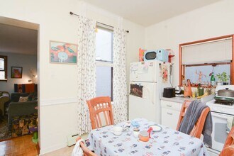 2823 W Shakespeare Ave in Chicago, IL - Building Photo - Building Photo