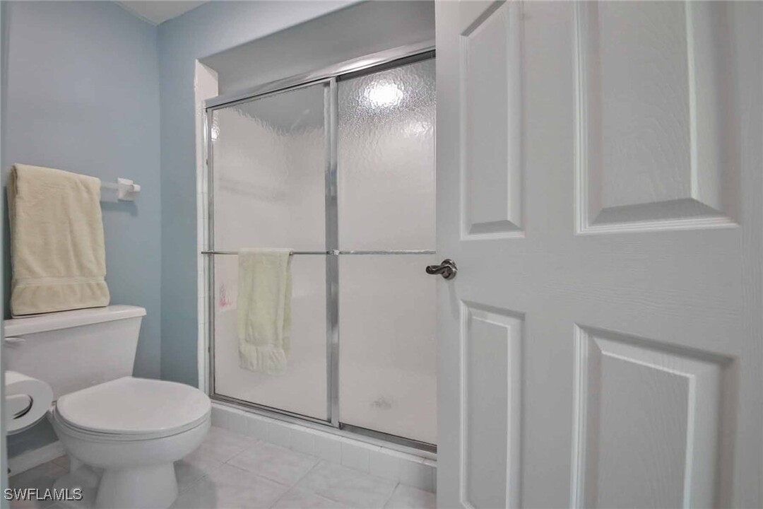 28068 Cavendish Ct in Bonita Springs, FL - Building Photo