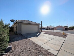 7059 W Gardenia Ave, Unit 558 in Glendale, AZ - Foto de edificio - Building Photo
