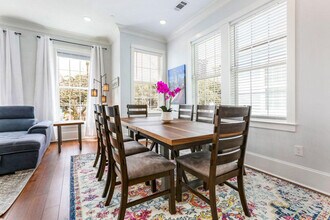 1216 Carondelet St in New Orleans, LA - Building Photo - Building Photo