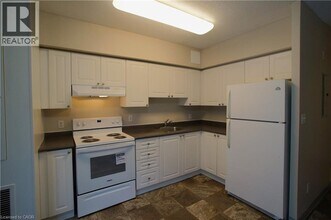 274 Erb St. W in Waterloo, ON - Building Photo - Building Photo