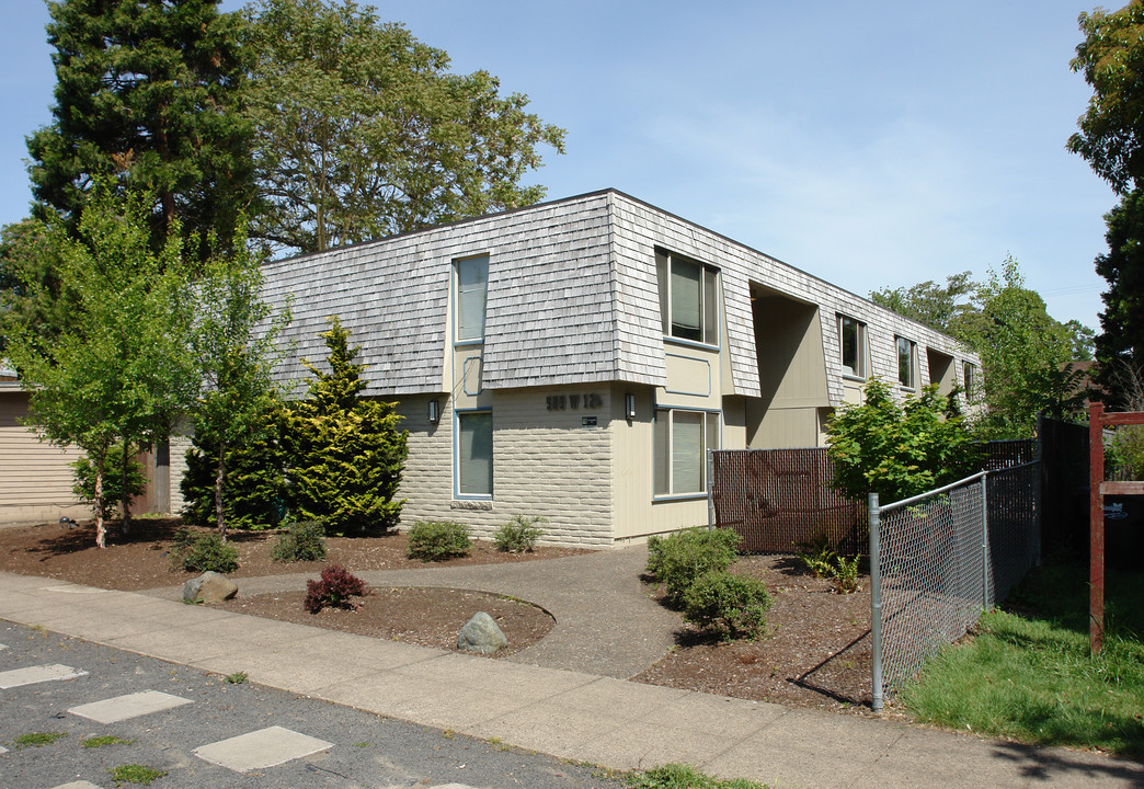 589 W 12th Ave in Eugene, OR - Building Photo