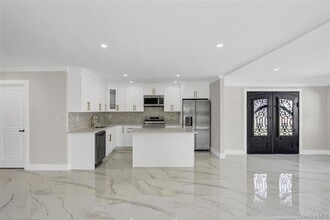 12 Woodcock Ln in Levittown, NY - Building Photo - Building Photo