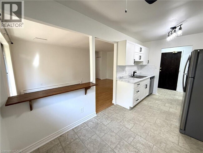 475 Parkside Dr in Waterloo, ON - Building Photo - Building Photo