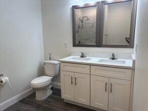 2215 Andalusia Blvd in Cape Coral, FL - Foto de edificio - Building Photo