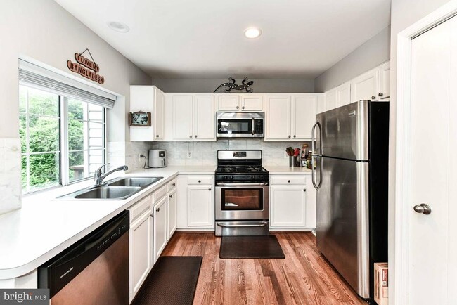 property at 1776 Rochelle Ct