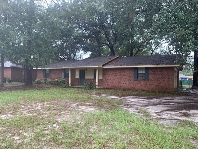 property at 916 Northside Dr