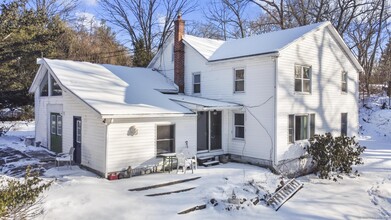 10 Mountain Orchard Rd in Bethel, CT - Building Photo - Building Photo