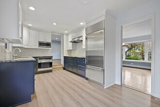 35 Turner Dr in Greenwich, CT - Building Photo - Building Photo