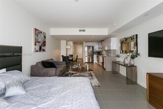 1600 NE 1st Ave, Unit 04 in Miami, FL - Foto de edificio - Building Photo