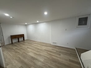 42 Bloomfield Ave in St Catharines, ON - Building Photo - Building Photo