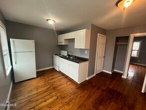 1643 1st St in Rensselaer, NY - Building Photo - Building Photo