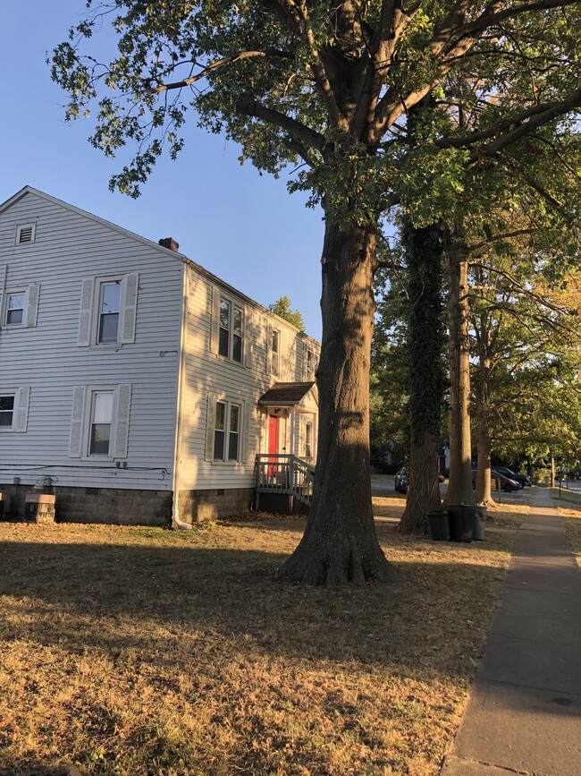 212 S 16th St, Unit Apartment 3 in Herrin, IL - Building Photo - Building Photo