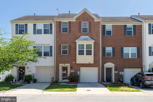 property at 715 Raven Green
