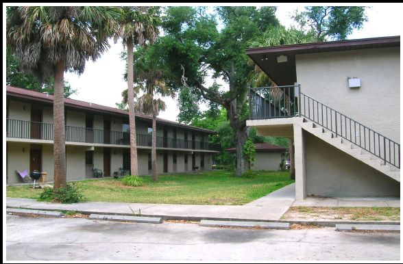 304 Maple Ave in Daytona Beach, FL - Building Photo - Building Photo