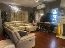 133-22 228th St in Queens, NY - Building Photo